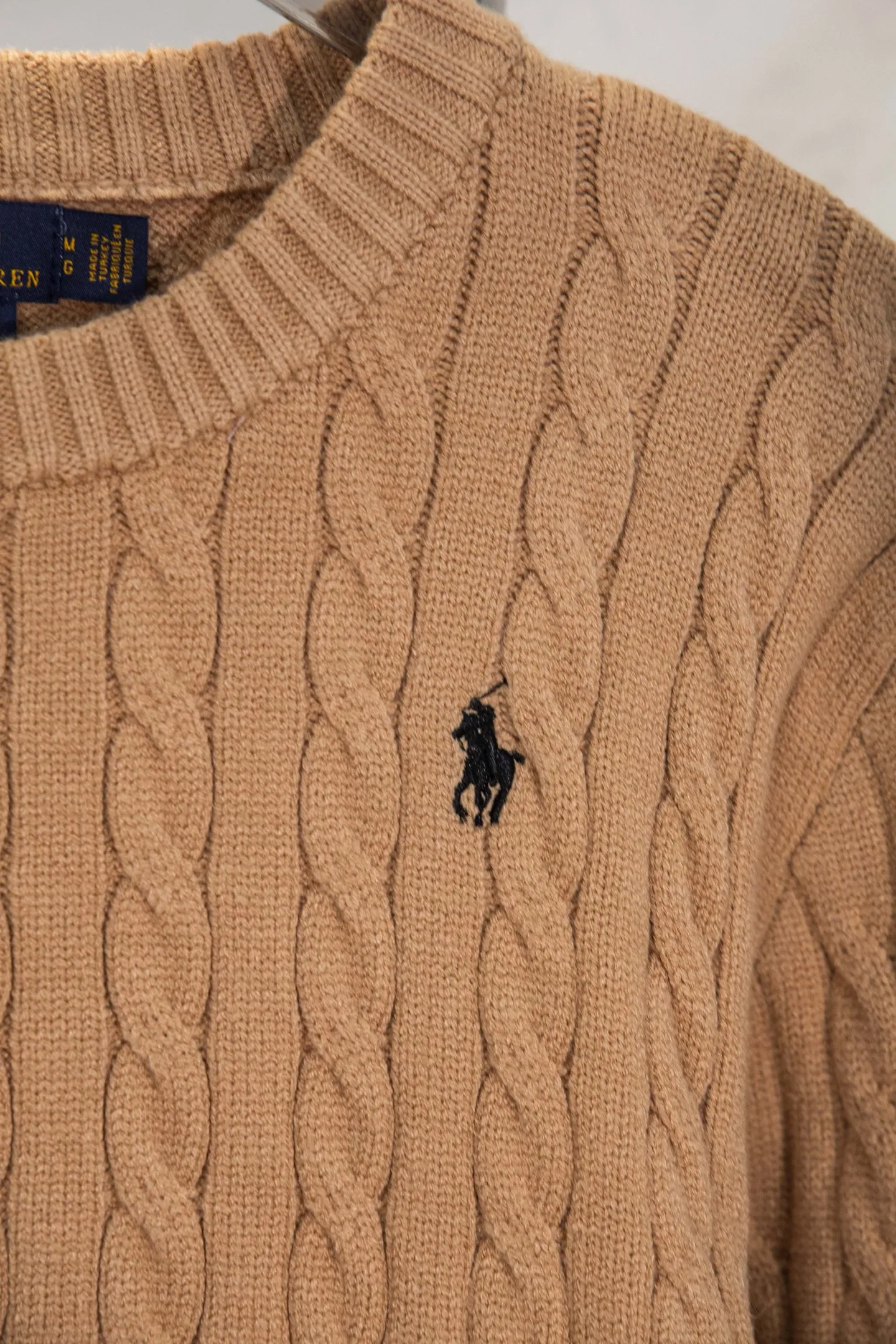 P210 model number: Y195 Ralph Lauren men's round neck sweater men's hemp flower original collar sweater. The version is really good-looking. It can be worn alone or as a jacket to be worn inside or outside. The upper body shows personal fashion charm. Four colors are available. The same style for men and women. A must-see item for new summer products. Tag, hanging grain, washed, packaging bag, full set of accessories. Very good appearance, super exquisite workmanship. Size: S-XL